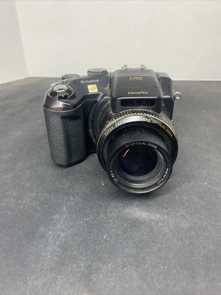 Fujifilm FinePix S7000 Digital Camera - Uses 4xAA Batteries - Powered On