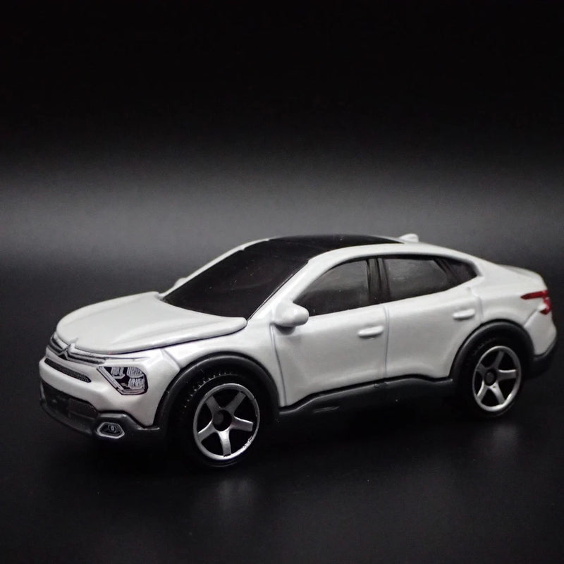 2023-2025 CITROEN E-C4 X WHITE 1:64 SCALE COLLECTIBLE DIORAMA DIECAST MODEL CAR