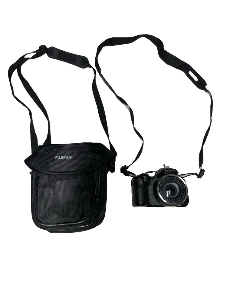Fujifilm Pix S8600 With carrying case (TESTED)