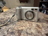 Fujifilm FinePix E550 6.3mp Digital Camera For Parts or Repair Turns On READ??