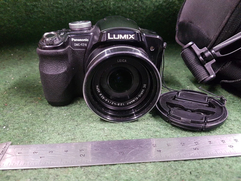 Vintage Panasonic DMC-FZ18 For Parts or Not Working !