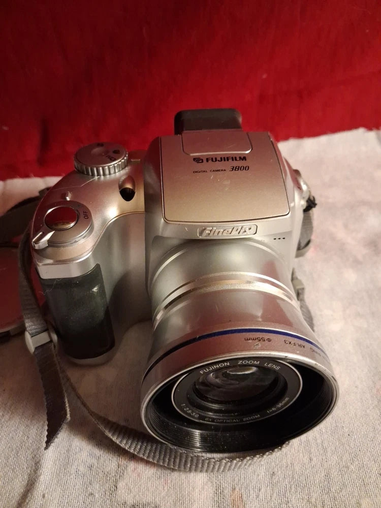 Fujifilm Fuji FinePix 3800 Digital Camera 6x Optical Zoom W Strap Lens Cover