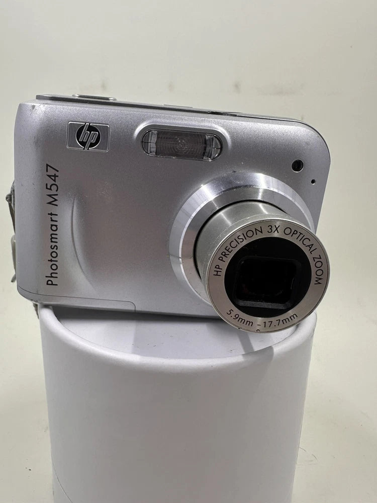 HP PhotoSmart M547 6.2MP Digital Camera Silver Zoom