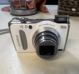 Fujifilm FinePix F505EXR Compact Camera White 16MP 15x Zoom HD Video f/3.5-5.3