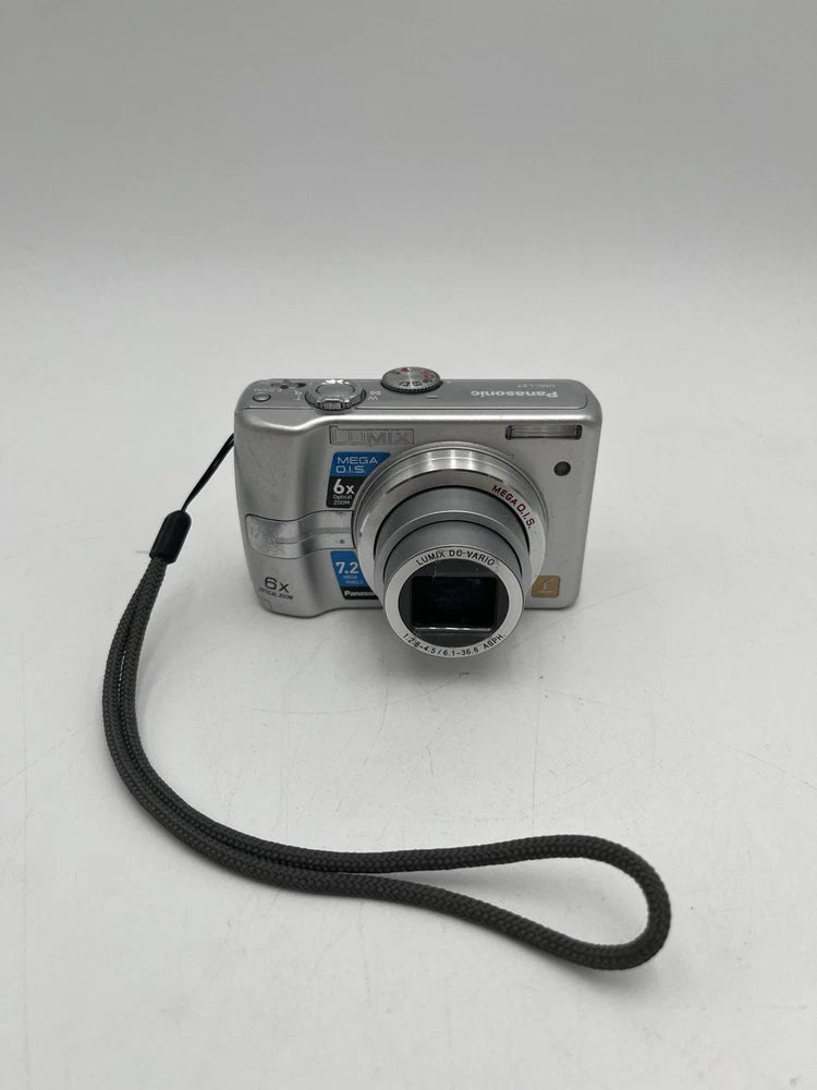 Panasonic LUMIX DMC-LZ7 Camera Silver - TURNS ON LENS ISSUE
