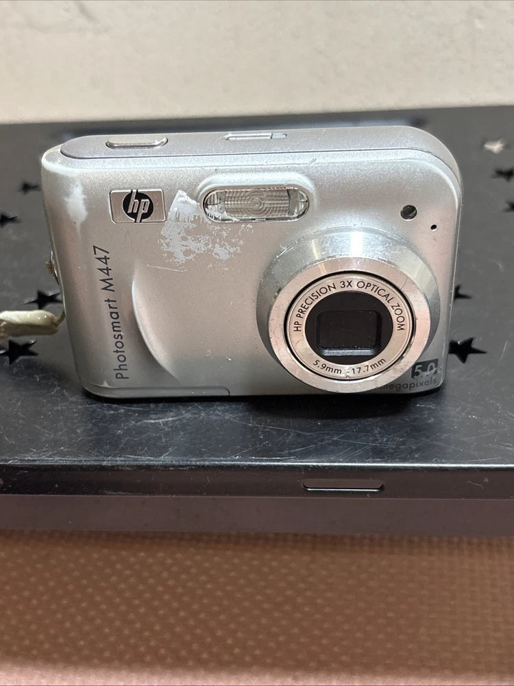 HP Photosmart M447 5.0MP Compact Digital Camera Silver