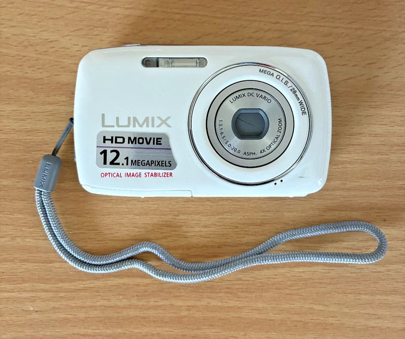 Panasonic Lumix DMC-S1 Compact Digital Camera 12.1 MP White With Case VGC