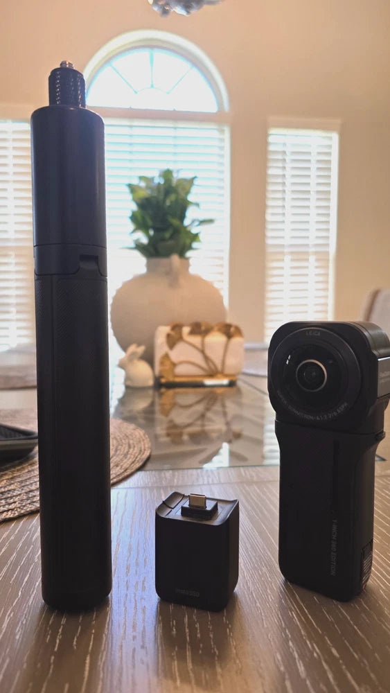 Insta360 ONE RS Action Camera - Black  + add. battery + invisible selfie stick