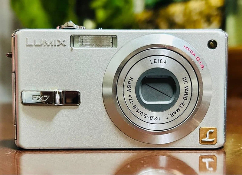 Working LUMIX DMC-FX7 MEGA O.I.S. Silver