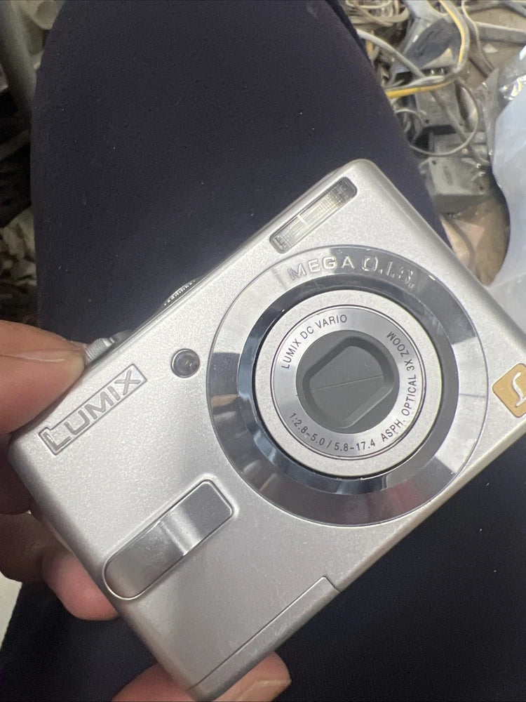 Panasonic LUMIX DMC-LS75 7.2MP Digital Camera Silver UNTESTED