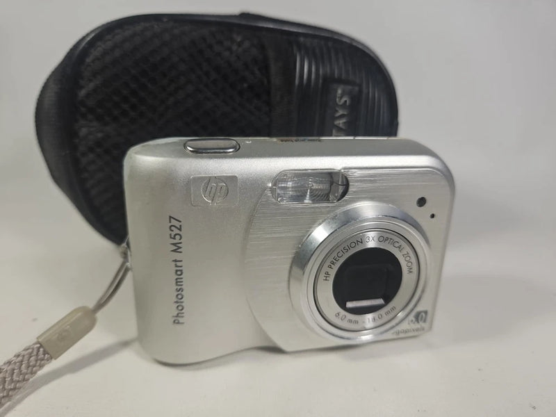 HP PhotoSmart M527 6.0MP Digital Camera  Silver Pre-Owned for Parts