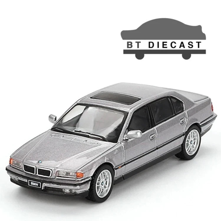MINI GT BMW 750 iL 1/64 DIECAST MODEL CAR ASPEN SILVER METALLIC MGT00792