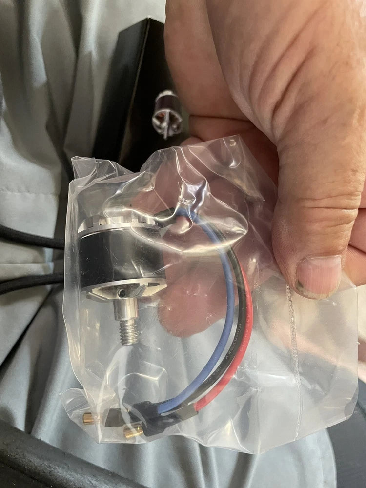Brushless motor A2212 X3 in clear plastic bag with wiring and mounting shaft