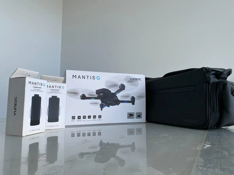 YUNEEC Mantis G foldable drone kit with black carrying case and box