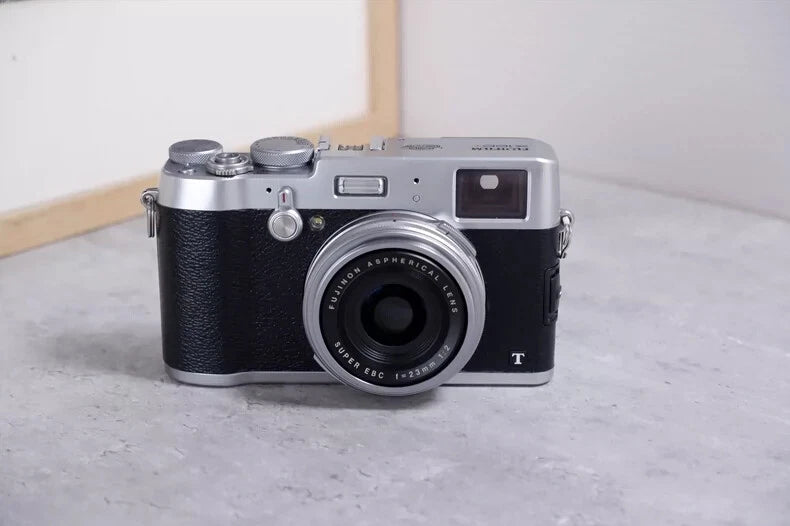 Fujifilm X100T 16.3MP Digital Camera Silver with SD Card & Battery & Charger