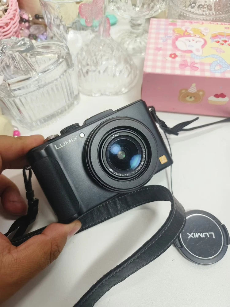 Panasonic LX7 Large Aperture Leica Lens 3.8x Optical Zoom Pocket Camera