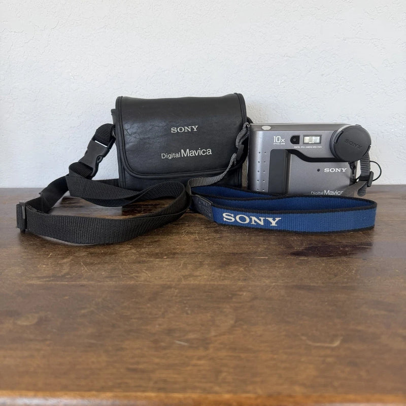 Sony Mavica MVC-FD73 0.4MP Floppy Disk Digital Camera FOR PARTS/REPAIR
