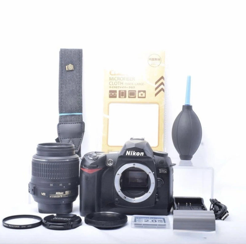 Nikon D70s DSLR Camera Body with AF-S 18-55mm Lens Excellent Condition