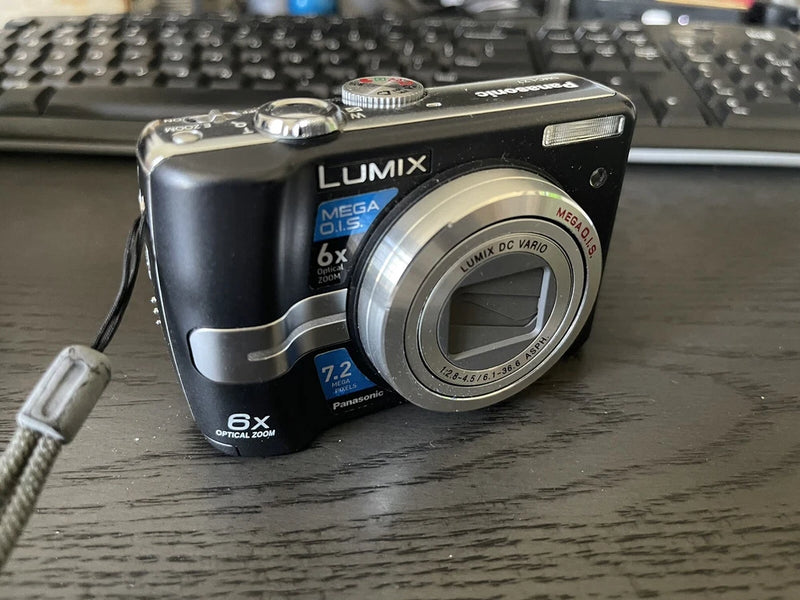 Panasonic Lumix DMC-LZ7 Digital Camera. With Box, Manual, Software CD - Works!