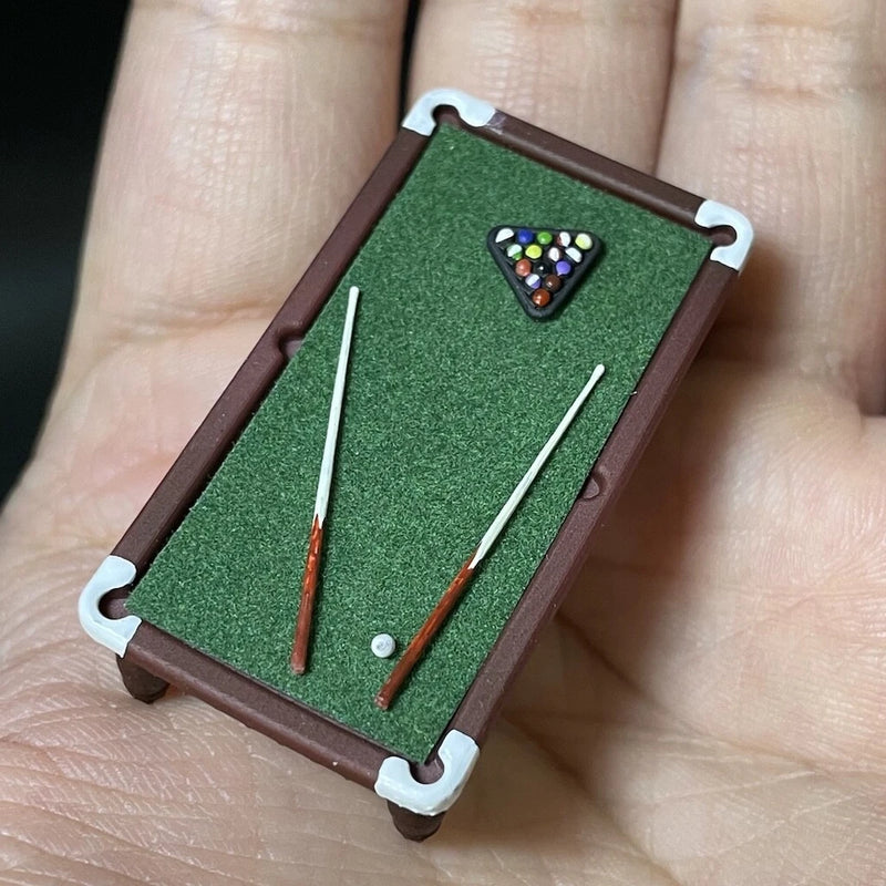 CR 1:64 Pool Table Garage Display Scene Model Resin For Car