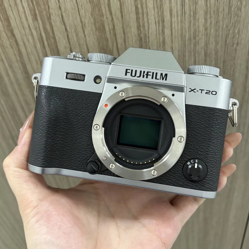 Fujifilm X-T20  XT20 Silver 24.3MP Mirrorless Digital Camera Body Only - 90% new