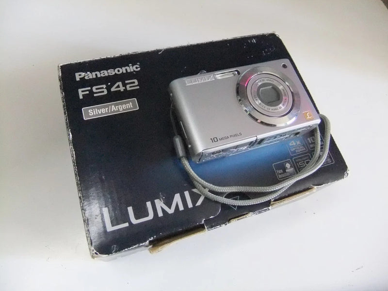 Panasonic Lumix DMC-FS42 10MP Compact Digital Camera - Silver + Accessories