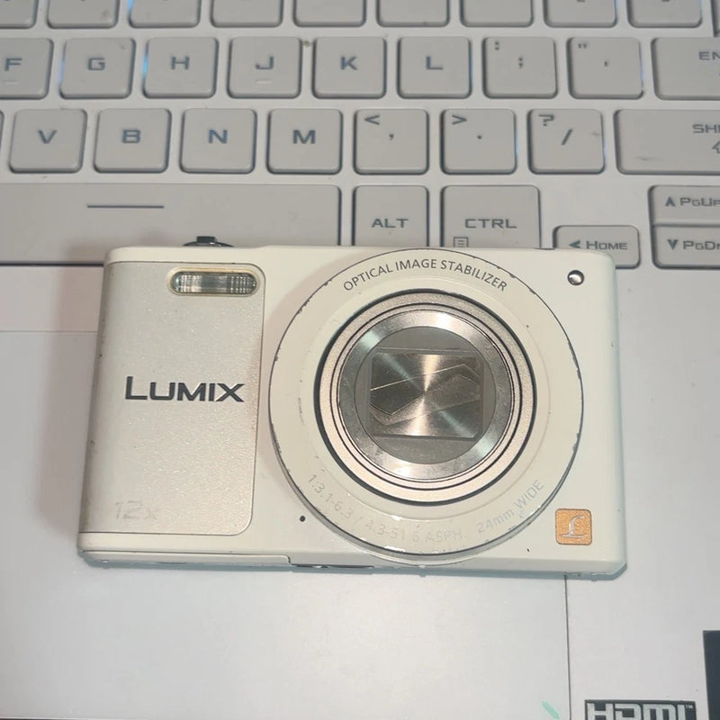 Panasonic LUMIX DMC-SZ10 Flip Screen 16MP Digital Camera White Good condition
