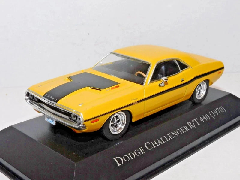 DeAgostini 1970 Dodge Challenger R/T 440 1:43 die-cast model car, yellow, on display base