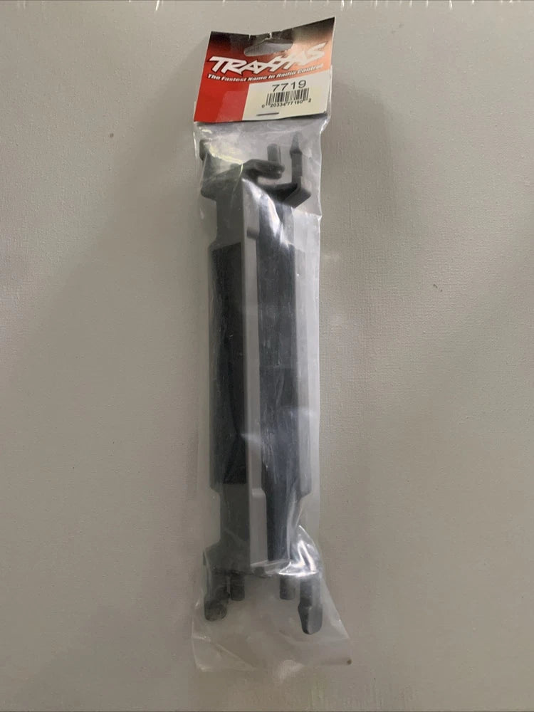 Traxxas Battery Hold-Down & Foam Pads (2) 7719 NEW