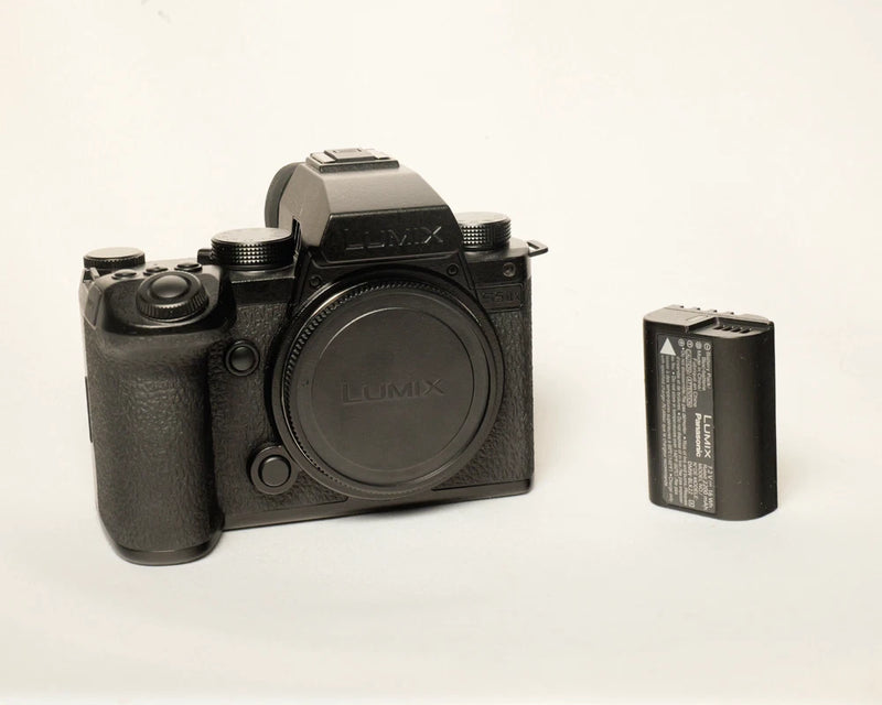Panasonic S5IIX Mirrorless Camera Body Excellent Condition + Battery