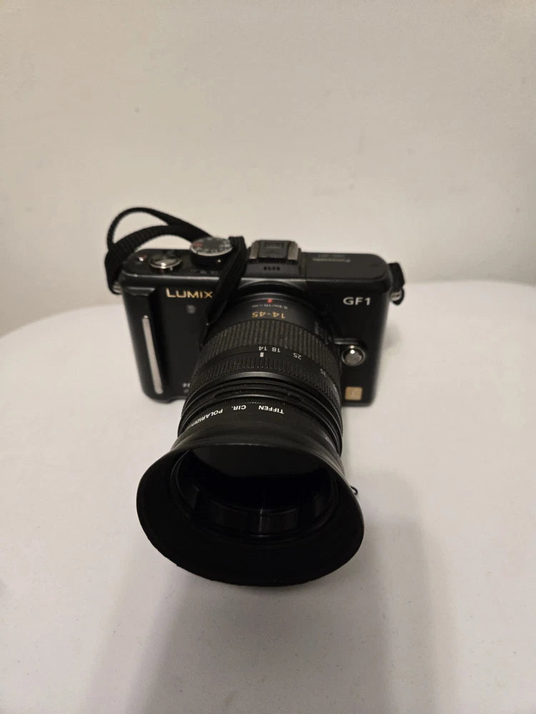 Panasonic LUMIX GF1 + 14-45mm Lens 2 Batteries & Tamarac Case