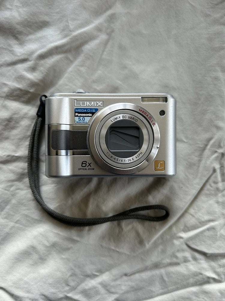 Panasonic LUMIX DMC-LZ3 5.0MP Compact Digital Camera 6x Optical Zoom Silver