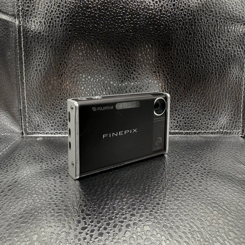 Fujifilm Finepix Z1 5.1MP Black Digital Camera Super CCD - For Parts Or Repair