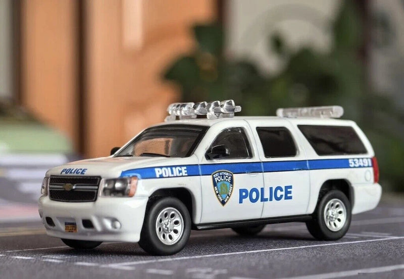 1:64 596Mode White Port NY Police Suburban SUV Model Diecast Metal Car