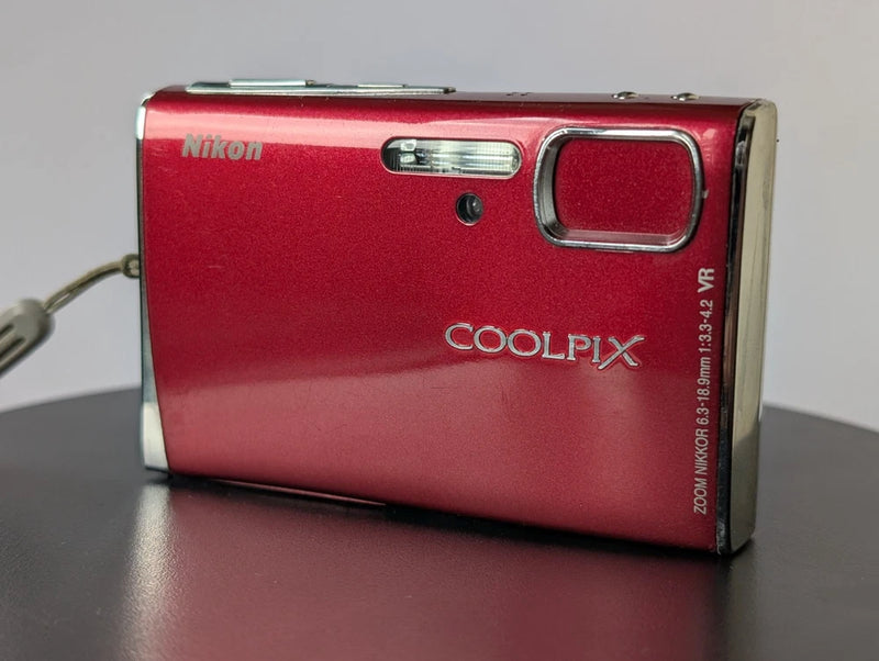 Nikon S50 7.2MP Compact CCD Camera  3x Nikkor Zoom Tested - Body Only Red