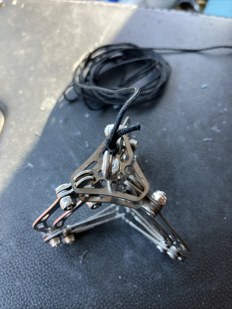 Rescue grab jaw with stainless steel claw and coiled rope
