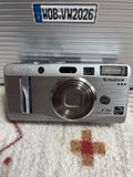 FUJIFILM FinePix F700 Compact Digital Camera with Charger and Battery