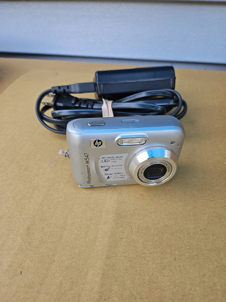 HP PhotoSmart M547 6.2MP Digital Camera - Silver with Cord working! Trl7#60