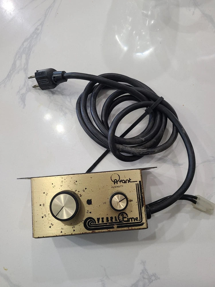 RC Airplane BATTERY CHARGER avant field box car rc10 vintage Battery