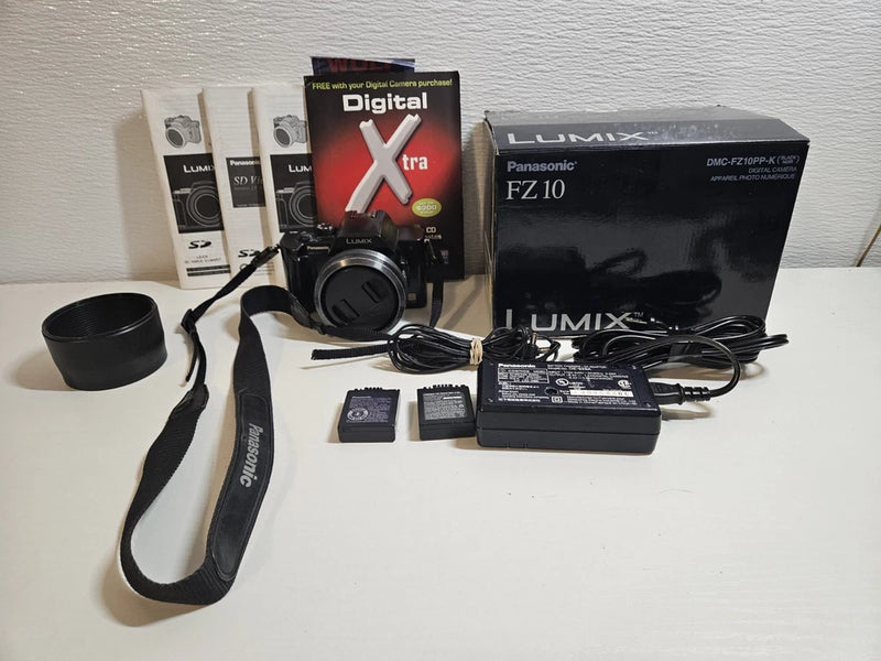 Panasonic LUMIX DMC-FZ10PP-K Digital Camera Black LEICA Lense With Accessories!