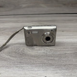 HP PhotoSmart R927 8.2MP Digital Camera - Silver- No Charger Untested
