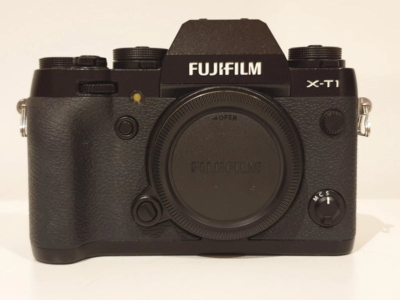 MINT Fujifilm X-T1 w/ XF 56mm 1.2 & TTArtisan 27mm f2.8