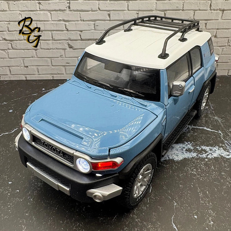 2007/2014 TOYOTA FJ Cruiser 1:24 Diecast - Officially Licensed - Blue With Box