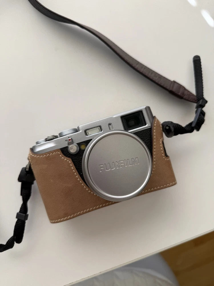 Fujifilm X100S ¨C  (400 Shutter) Case, Straps & Extra Battery & Charger
