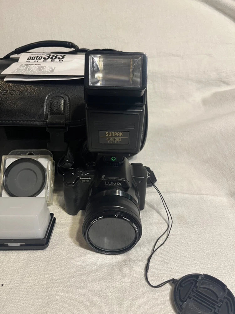 Panasonic LUMIX DMC-FZ20 5.0MP Digital Camera - with accessories Black
