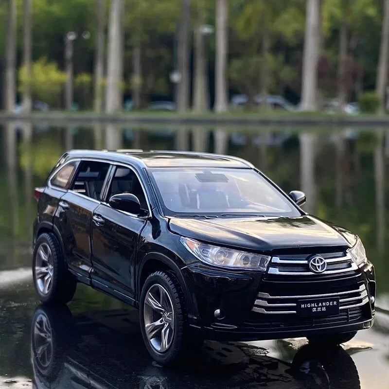 1:32 Toyota Highlander SUV Alloy Car Model Diecasts Toy Off-road Metal Kids Gift