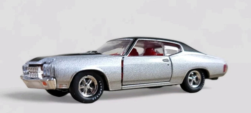 1970 CHEVY CHEVELLE SS 396 Diorama Collectible DieCast Model Car 1:64 LOOSE