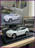 1:32 Model Y Alloy Car Model Sound and Light Pull Back Children's Toy