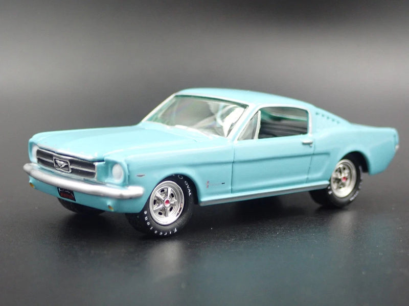 1965 65 FORD MUSTANG FASTBACK 1:64 SCALE COLLECTIBLE DIORAMA DIECAST MODEL CAR