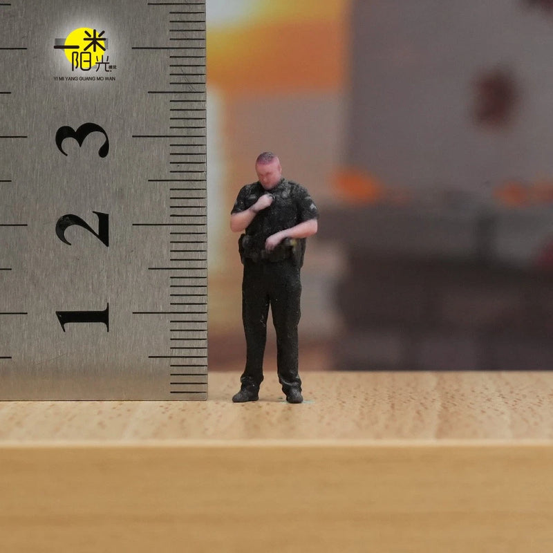1/18 1/24 1/43 1/64 1/87 Miniature Police Man Call Scene Figure Doll For Car Toy